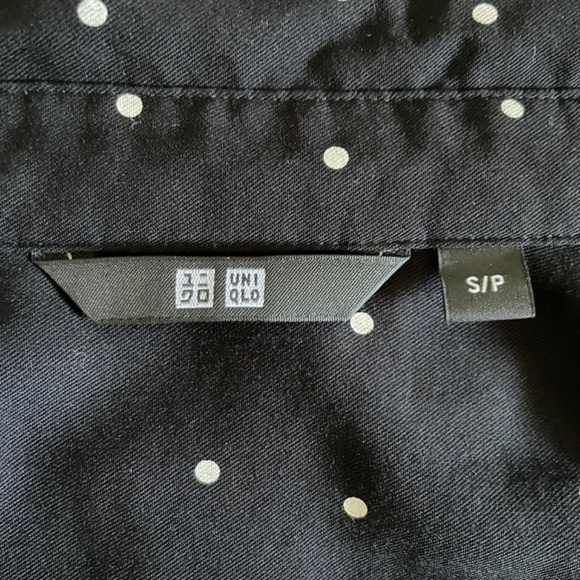 Uniqlo Rayon Blend Black with White Dots Button Down Long Sleeve Shirt Size S - Picture 4 of 6